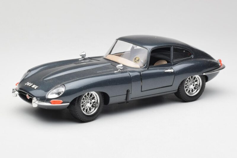Jaguar E-Type Grau Bburago 1:18 30018 Metall