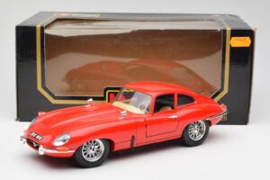 Jaguar E-Type Rot Bburago 1:18 3018 Metall — Bild 8 von 8