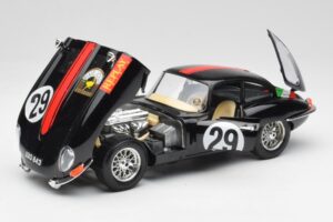 Jaguar E-Type #29 Schwarz Bburago 1:18 3018-M4 Metall — Bild 2 von 8