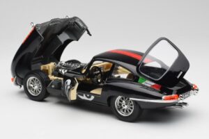 Jaguar E-Type #29 Schwarz Bburago 1:18 3018-M4 Metall — Bild 5 von 8