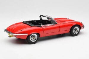 Jaguar E-Type Roadster Series III V12 Rot AUTOart 1:18 73523 Metall — Bild 3 von 8