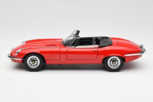 Jaguar E-Type Roadster Series III V12 Rot AUTOart 1:18 73523 Metall — Bild 4 von 8