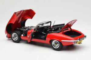 Jaguar E-Type Roadster Series III V12 Rot AUTOart 1:18 73523 Metall — Bild 5 von 8