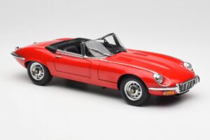 Jaguar E-Type Roadster Series III V12 Rot AUTOart 1:18 73523 Metall — Bild 6 von 8