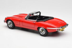 Jaguar E-Type Roadster Series III V12 Rot AUTOart 1:18 73523 Metall — Bild 7 von 8