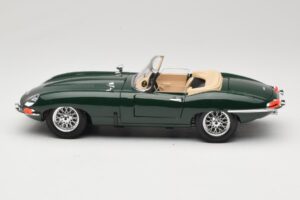 Jaguar E-Type Series 1 Roadster Grün Bburago 1:18 3016-M1 Metall — Bild 4 von 8