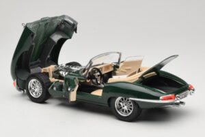 Jaguar E-Type Series 1 Roadster Grün Bburago 1:18 3016-M1 Metall — Bild 5 von 8