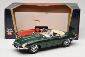 Jaguar E-Type Series 1 Roadster Grün Bburago 1:18 3016-M1 Metall — Bild 8 von 8