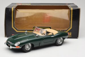 Jaguar E-Type Series 1 Roadster Grün Bburago 1:18 3018-M5 Metall — Bild 8 von 8