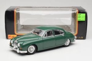 Jaguar Mark II British Racing Grün & Blau Innenraum Maisto 1:18 59001 Metall — Bild 8 von 8