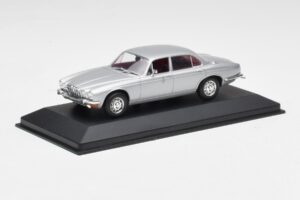 Jaguar XJ12 Series II Silber Minichamps 1:43 400130401 Metall — Bild 2 von 4