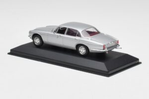 Jaguar XJ12 Series II Silber Minichamps 1:43 400130401 Metall — Bild 3 von 4