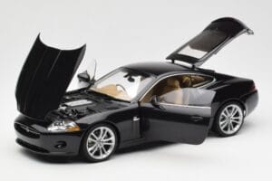Jaguar XK-R X150 Midnight Schwarz AUTOart 1:18 73632 Metall — Bild 2 von 8