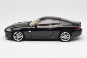Jaguar XK-R X150 Midnight Schwarz AUTOart 1:18 73632 Metall — Bild 4 von 8
