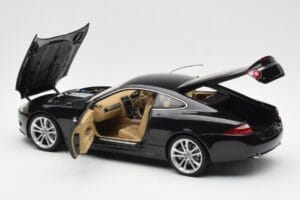 Jaguar XK-R X150 Midnight Schwarz AUTOart 1:18 73632 Metall — Bild 5 von 8