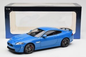Jaguar XKR-S X150 French Racing Blau AUTOart 1:18 73641 Metall — Bild 8 von 8