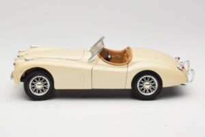 Jaguar XK120 Weiß Eduscho 1:18 7482-1HTH Metall — Bild 4 von 8