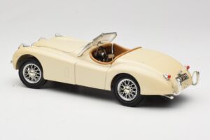 Jaguar XK120 Weiß Eduscho 1:18 7482-1HTH Metall — Bild 7 von 8