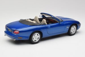 Jaguar XK8 X100 Cabriolet Azure Blau Maisto 1:18 50286 Metall — Bild 3 von 8