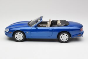 Jaguar XK8 X100 Cabriolet Azure Blau Maisto 1:18 50286 Metall — Bild 4 von 8
