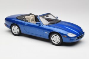 Jaguar XK8 X100 Cabriolet Azure Blau Maisto 1:18 50286 Metall — Bild 6 von 8