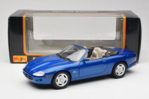 Jaguar XK8 X100 Cabriolet Azure Blau Maisto 1:18 50286 Metall — Bild 8 von 8
