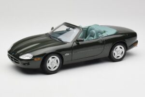 Jaguar XK8 X100 Cabriolet British Racing Grün Maisto 1:18 50285 Metall