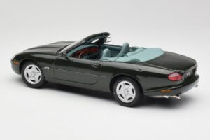 Jaguar XK8 X100 Cabriolet British Racing Grün Maisto 1:18 50285 Metall — Bild 7 von 8