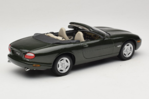 Jaguar XK8 Green Metallic Hellgrau Interieur Maisto 1:18 31836 Metall — Bild 3 von 8