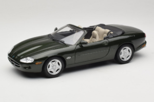 Jaguar XK8 Green Metallic Hellgrau Interieur Maisto 1:18 31836 Metall