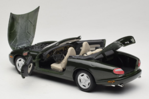 Jaguar XK8 Green Metallic Hellgrau Interieur Maisto 1:18 31836 Metall — Bild 5 von 8