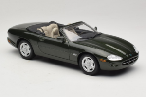 Jaguar XK8 Green Metallic Hellgrau Interieur Maisto 1:18 31836 Metall — Bild 6 von 8