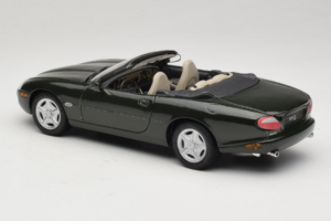 Jaguar XK8 Green Metallic Hellgrau Interieur Maisto 1:18 31836 Metall — Bild 7 von 8