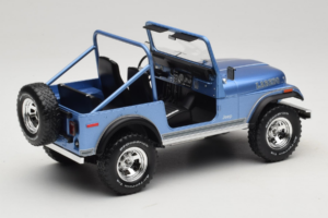 Jeep CJ-7 Laredo Blau MCG 1:18 MCG18553 Metall — Bild 2 von 6