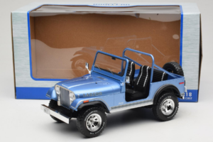Jeep CJ-7 Laredo Blau MCG 1:18 MCG18553 Metall — Bild 6 von 6