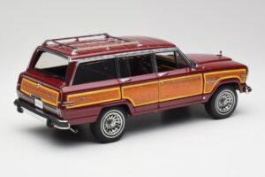 Jeep Grand Wagoneer Classic Rot AUTOart 1:18 74002 Metall — Bild 3 von 8