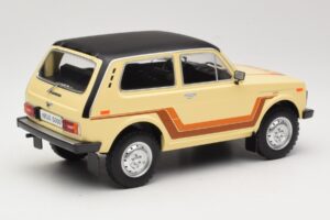 Lada Niva 2121 California Beige MCG 1:18 MCG18004 Metall — Bild 2 von 6