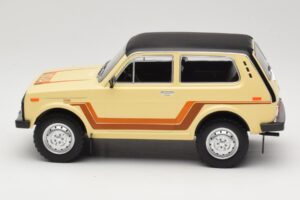 Lada Niva 2121 California Beige MCG 1:18 MCG18004 Metall — Bild 3 von 6