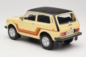 Lada Niva 2121 California Beige MCG 1:18 MCG18004 Metall — Bild 5 von 6