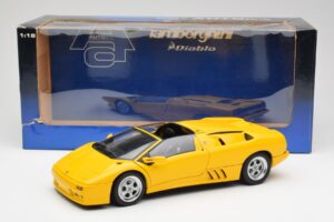 Lamborghini Diablo Roadster Gelb AUTOart 1:18 70092 Metall — Bild 8 von 8