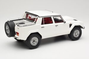 Lamborghini LM002 Weiß Kyosho 1:18 GTS18508W Resin — Bild 2 von 6