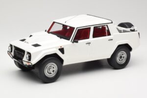 Lamborghini LM002 Weiß Kyosho 1:18 GTS18508W Resin