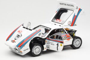 Lancia 037 Martini #1 W. Rohrl / C. Geistdorfer Winner Rally Monte Carlo 1983 Nacht-Version Kyosho 1:18 08306A Metall — Bild 2 von 8