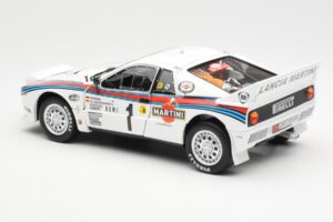 Lancia 037 Martini #1 W. Rohrl / C. Geistdorfer Winner Rally Monte Carlo 1983 Nacht-Version Kyosho 1:18 08306A Metall — Bild 7 von 8