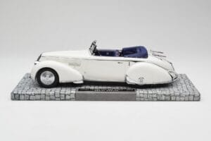 Lancia Astura Tipo 233 Corto Weiß Minichamps 1:18 107125330 Resin — Bild 3 von 6