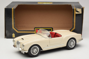 Lancia Aurelia B24 Spider Beige Bburago 1:18 3010-M2 Metall — Bild 8 von 8