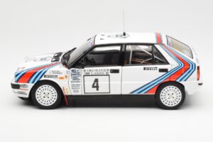 Lancia Delta HF 4WD #4 M. Alen / I. Kivimaki Martini Rally 1000 Lakes 1987 Kyosho 1:18 08960B Metall — Bild 4 von 8