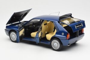 Lancia Delta HF Integrale Evo II Blau Kyosho 1:18 08341BL Metall — Bild 5 von 8
