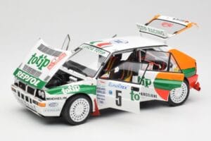 Lancia Delta HF Integrale Evo II Totip #5 A. Aghini / S. Farnocchia Rally Monte Carlo 1993 Kyosho 1:18 08348F Metall — Bild 2 von 8