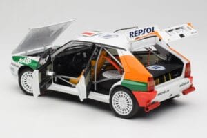 Lancia Delta HF Integrale Evo II Totip #5 A. Aghini / S. Farnocchia Rally Monte Carlo 1993 Kyosho 1:18 08348F Metall — Bild 5 von 8